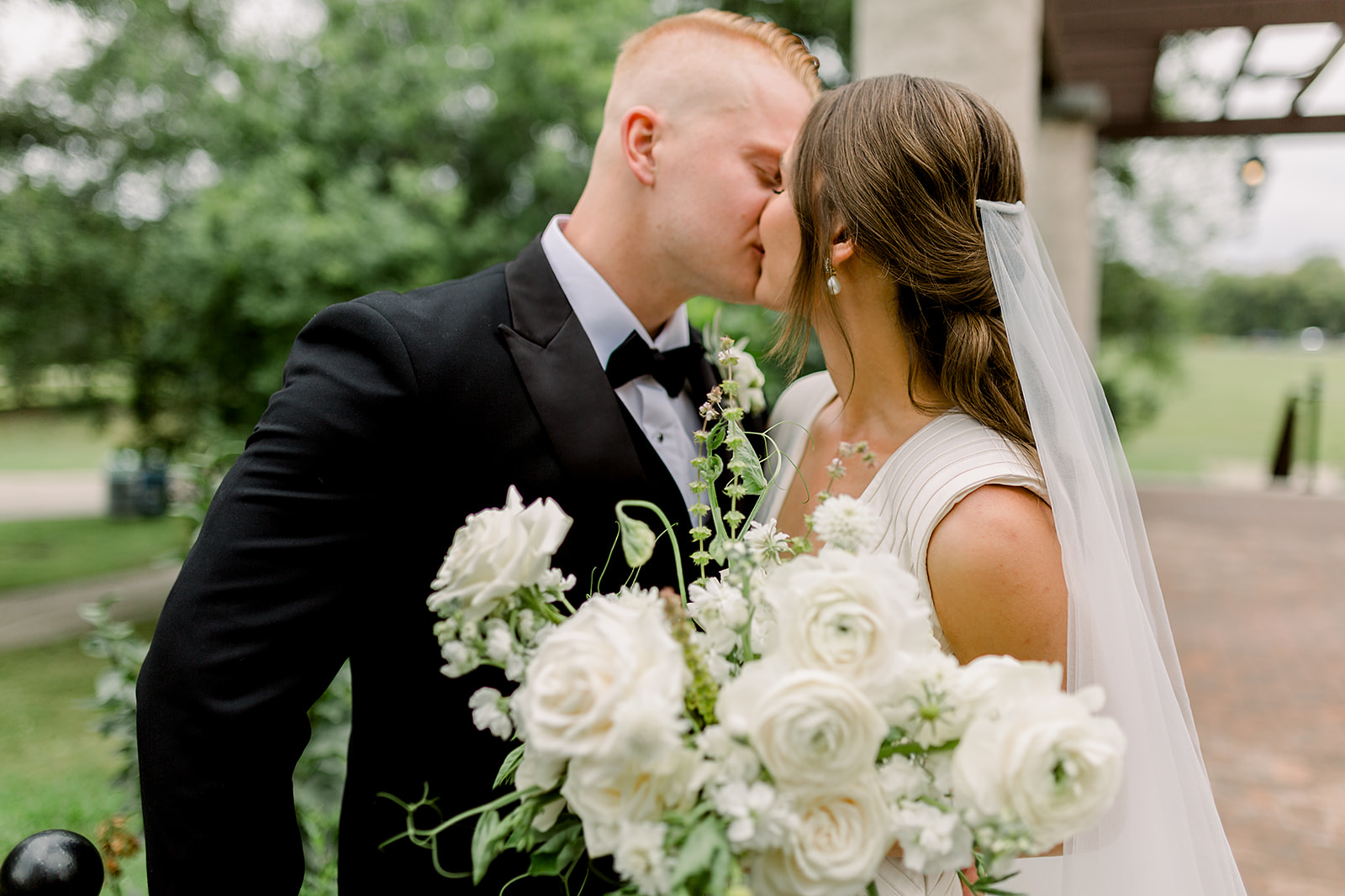 pavillion-wedding-assiniboine-park-winnipeg-wedding-photographer